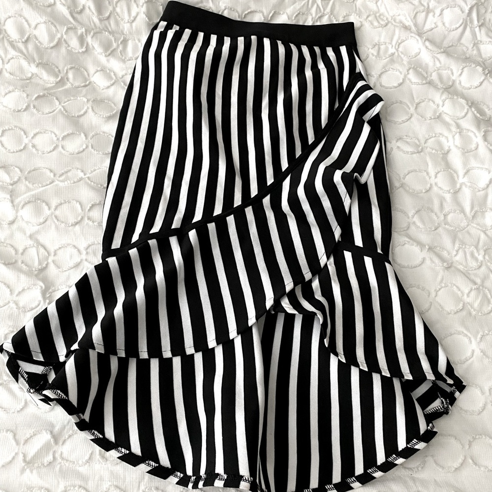 Stripped slight ruffle Midi-Skirt